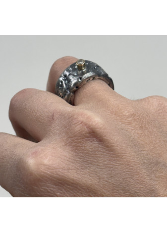 Anillo plata oxidada, oro amarillo y brillante 0,15ct